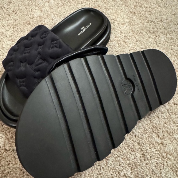 Authentic Brand new never used LV slippers - Picture 2 of 5